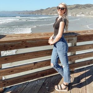 Abercrombie Ultra High Rise Mom Jean 26/2R